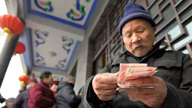 退休后養(yǎng)老金怎么算，養(yǎng)老金會(huì)變少嗎？專家是這么說(shuō)的